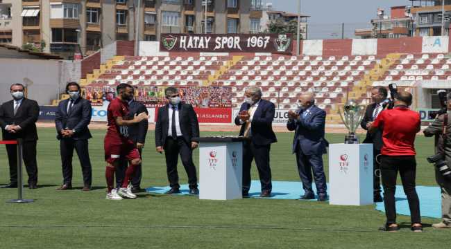 Şampiyon Hatayspor, kupasını aldı