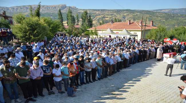 Şehit Sözleşmeli Piyade Er Mustafa Ahmet Demir son yolculuğuna uğurlandı