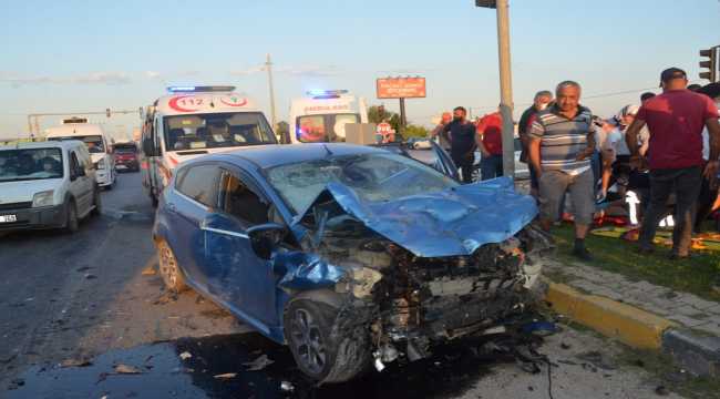 Kamyonetle otomobil çarpıştı: 3 yaralı