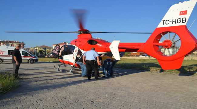 Sivas'ta ambulans helikopter saman balyası altında kalan çiftçi için havalandı 