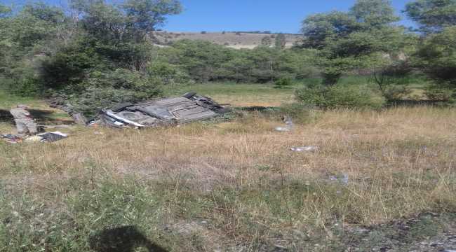 Sivas'ta hafif ticari araç devrildi: 3 yaralı 