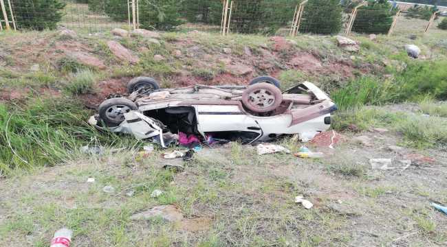 Sivas'ta sulama kanalına devrilen otomobildeki 5 kişi yaralandı