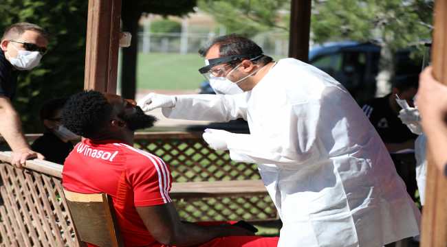 Sivasspor'da 10. kez Kovid-19 testi yapıldı
