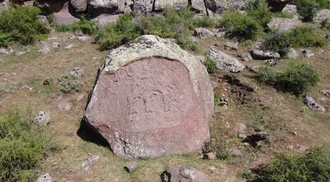 Tomarza'da Hititler dönemine ait kaya kabartmasına koruma talebi
