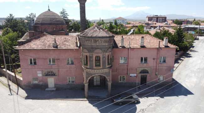 Tomarza'da tarihi Merkez Cami restore ediliyor