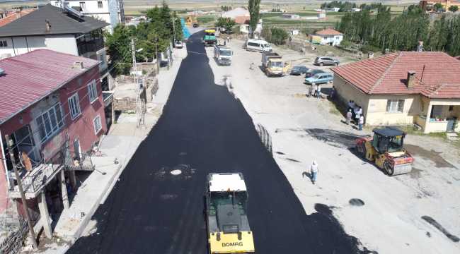 Tomarza ilçesinde yol çalışması
