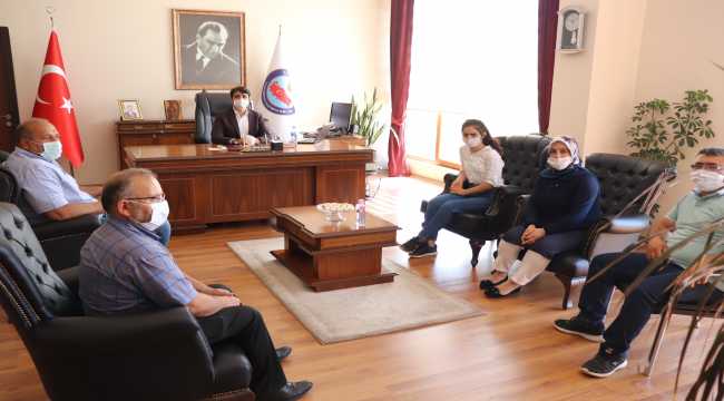 Tufanbeyli'de LGS'de dereceye giren öğrencilere ödül