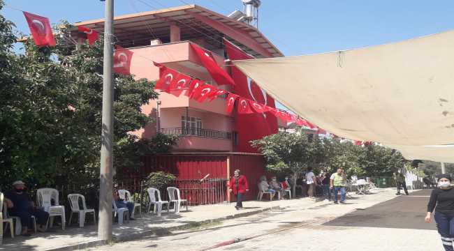 Van'da düşen keşif uçağında şehit olan polis memurunun ailesine acı haber verildi