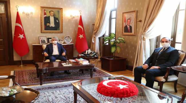 Yayladağı Kaymakamı Yılmaz'dan Vali Doğan'a veda ziyareti