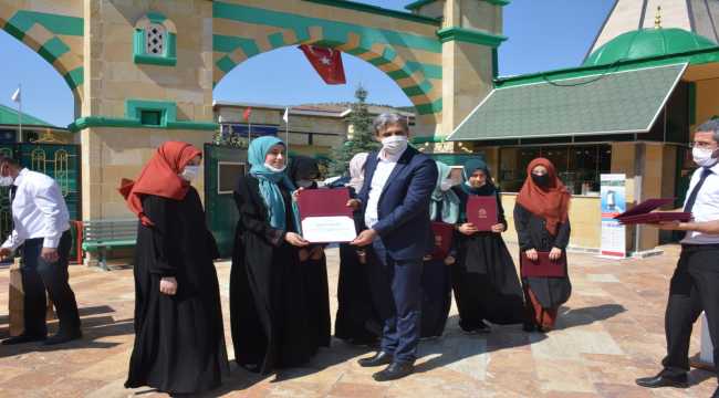 Yozgat'ta eğitimini tamamlayan 21 hafız belge aldı