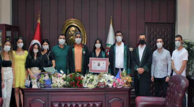 Adana Barosu'nda 10 yeni avukat törenle ruhsat aldı