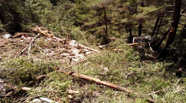 Adana'da devrilen kepçenin operatörü hayatını kaybetti
