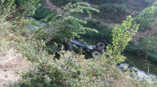 Adana'da devrilen traktörün sürücüsü öldü
