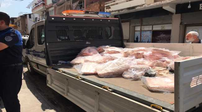 Adana'da ruhsatsız kasapta ele geçirilen 300 kilogram bozuk et ve sakatat imha edildi 