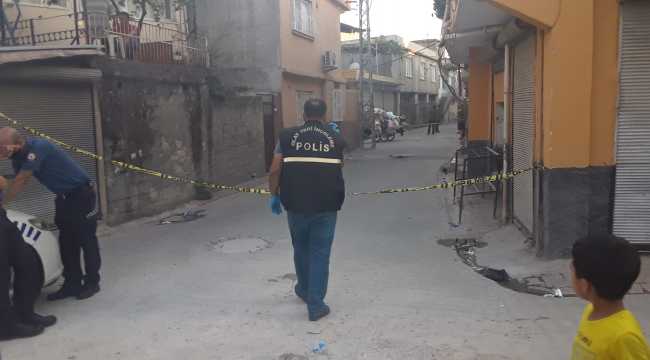 Adana'da silahlı saldırıya uğrayan 2 kişi yaralandı