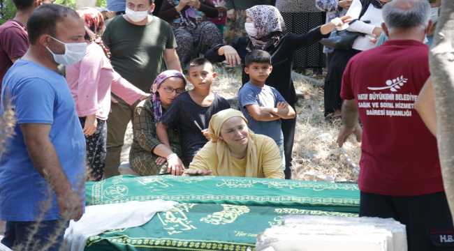 Adana'da su kuyusunda hayatını kaybeden 4 kişinin cenazesi Hatay'da defnedildi