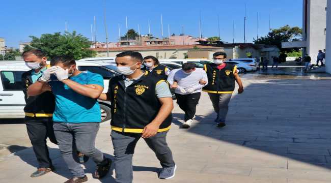 Adana'da telefonda dolandırıcılık yaptıkları iddiasıyla 2 zanlı tutuklandı