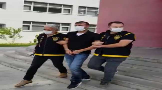 Adana'da vatandaşların kovaladığı kapkaç zanlısını trafik polisi yakaladı