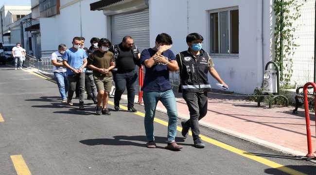 Adana merkezli FETÖ operasyonunda yakalanan 25 zanlının gözaltı işlemleri sürüyor