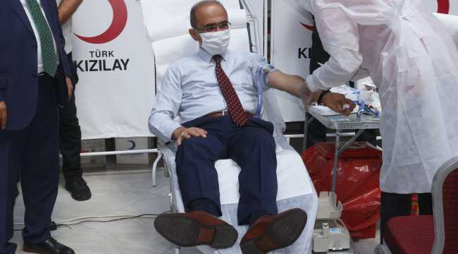 Adana polisinden Türk Kızılayı'na kan bağışı