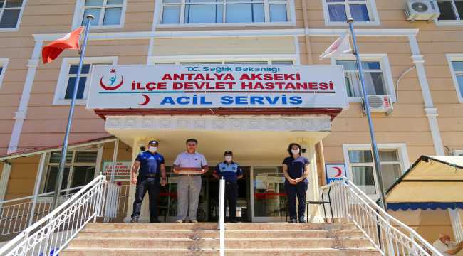 Akseki Belediyesinden sağlık çalışanlarına tatlı ikramı