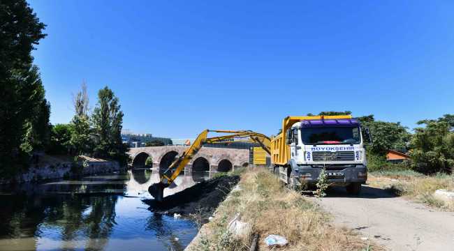 Ankara Çayı'nda atık temizliği