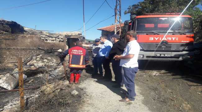 Ankara'da bir evde çıkan yangın 3 ev ve 1 kamyonete sıçradı