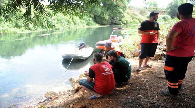 Antalya'da kanalda kaybolan genci arama çalışmaları sırasında iki deniz polisi yaralandı
