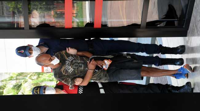 Antalya'da uyuşturucu operasyonunda yakalanan zanlı tutuklandı