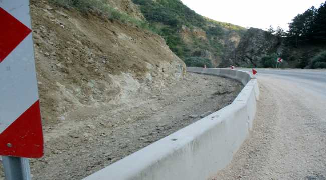 Beypazarı'nda yol genişletme ve kaya temizleme çalışması yapılıyor