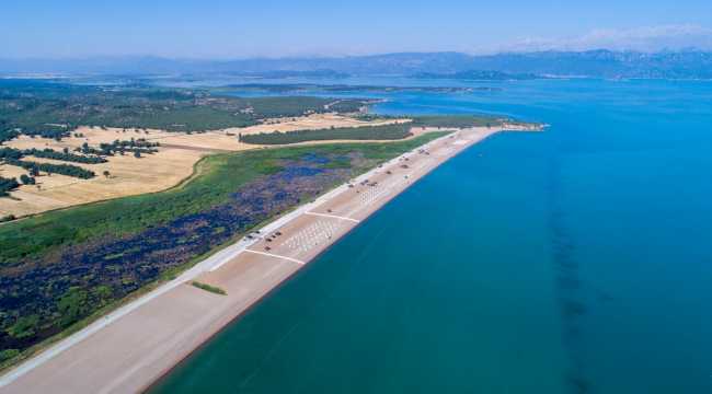 Beyşehir Gölü'ndeki Karaburun Plajında uçurtma sörfü keyfi