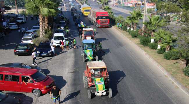 Bölgesel Amatör Ligi'ne yükselmeyi traktörlü konvoyla kutladılar
