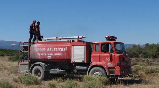 Burdur'da otluk alanda çıkan yangın söndürüldü 