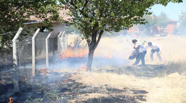 Çubuk’ta çıkan yangına belediye başkanı ve ekibi müdahale etti 