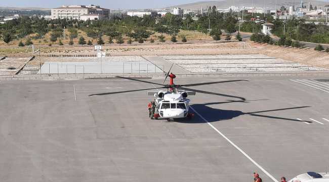 Demirkazık'ta rahatsızlanan dağcı helikopterle kurtarıldı