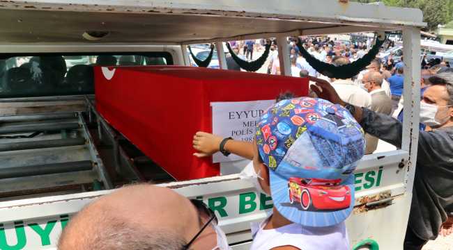 Evinde ölü bulunan özel harekat polisi toprağa verildi