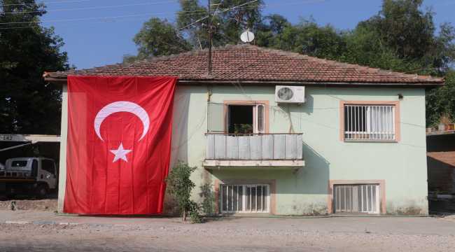 Hakkari'de şehit olan özel harekat polisinin acı haberi Antalya'daki ailesine verildi
