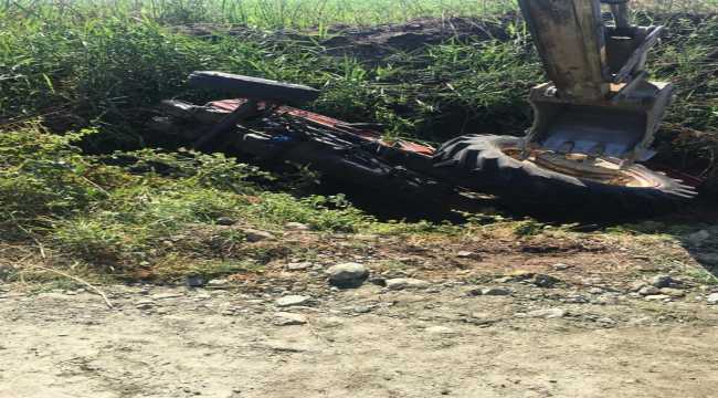 Hatay'da devrilen traktörün altında kalan genç hayatını kaybetti