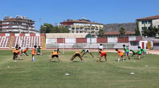 Hatayspor'da altyapı seçmelerine 836 futbolcu adayı başvuru yaptı