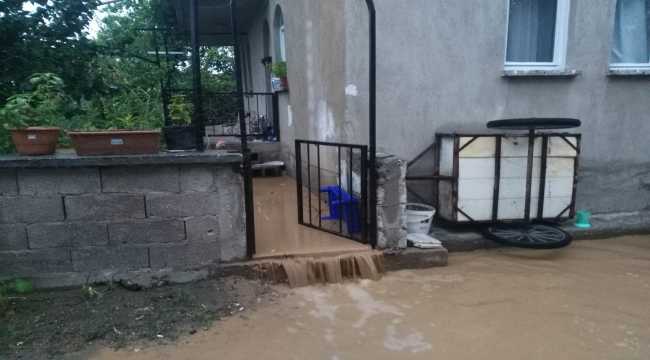 Isparta'da sağanak su baskınına neden oldu 
