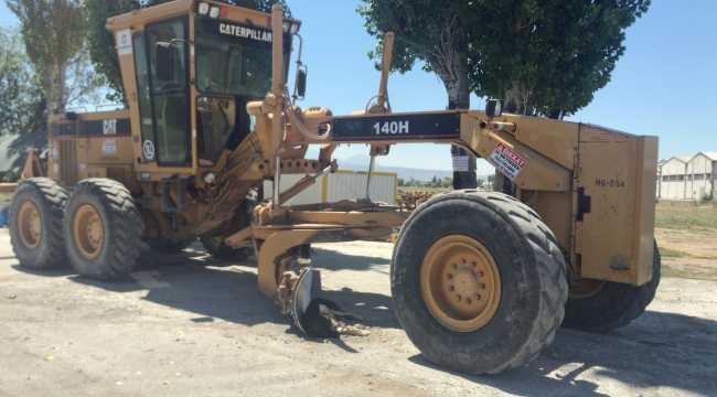 Kayseri'de belediye ekipleri, uyuyan köpek için yol çalışmasını erteledi