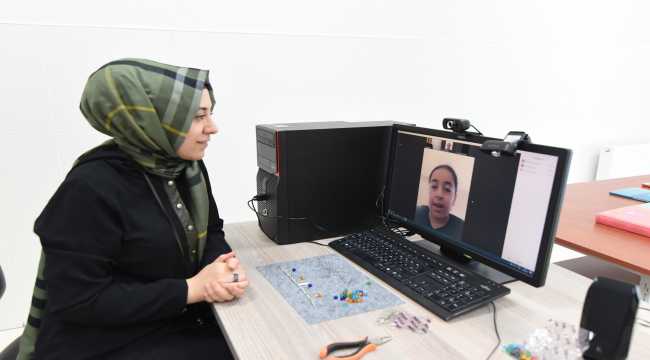 Konya Büyükşehir Belediyesi yaz okulu, uzaktan eğitimle Amerika'ya da Fransa'ya da ulaşıyor
