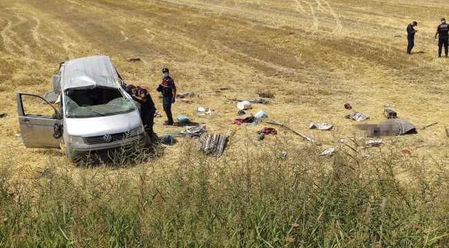 Konya'da minibüs devrildi: 2 ölü