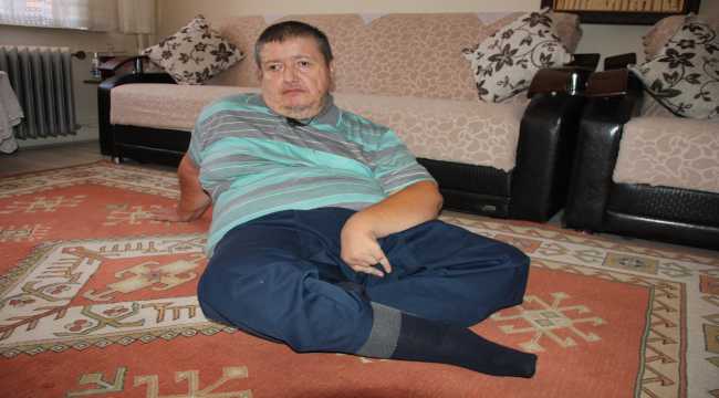 Depremi'nin izlerini silen engelli vatandaş, Konya'da hayata tutundu