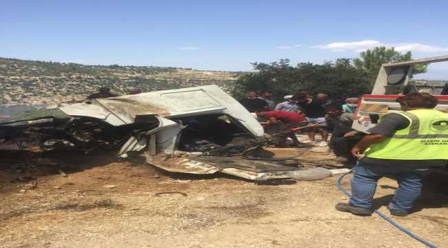 Mersin'de devrilen tır yandı
