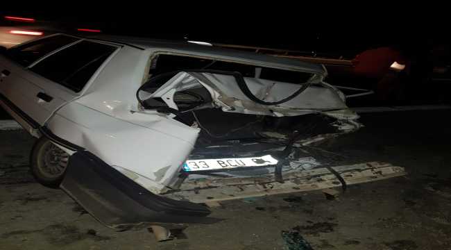 Mersin'de otomobil bariyerlere çarptı: 3 yaralı
