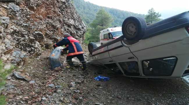 Mersin'de takla atan otomobilin sürücüsü yara almadan kurtuldu