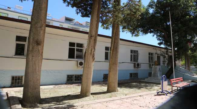 Mut'ta eski okul ve sağlık ocağı binaları onarılıyor
