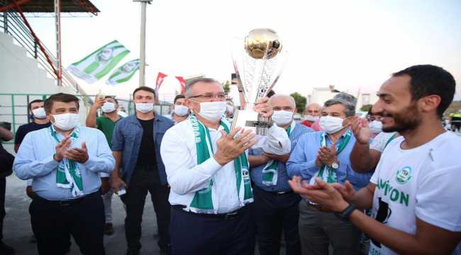 Serik Belediyespor'da şampiyonluk kutlaması