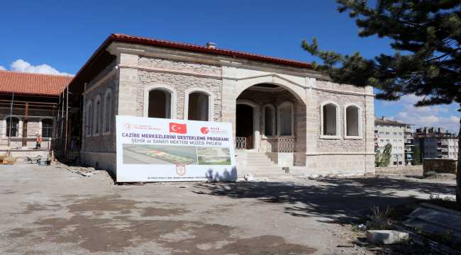 Sivas Şehir ve Sanayi Mektebi Müzesi'nde sona doğru 
